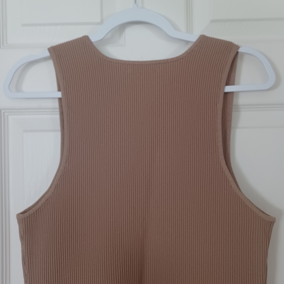 Aritzia Babaton Sculpt Knit V-Neck Ribbed Mini Dress XL Camel/Mocha NWOT - Picture 9 of 13